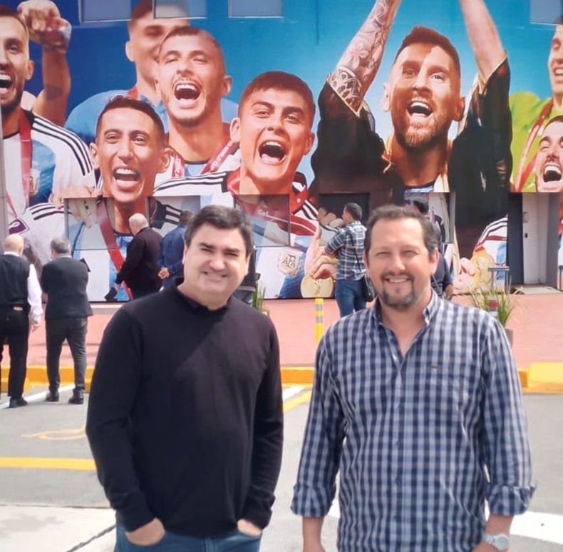 Atlético Pilar en las instalaciones de AFA en Ezeiza encabezado por su presidente, Marcelo Pérez.