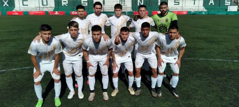 ONCE INICIAL. Metalúrgico logró un agónico triunfo en cancha de Excursionistas.