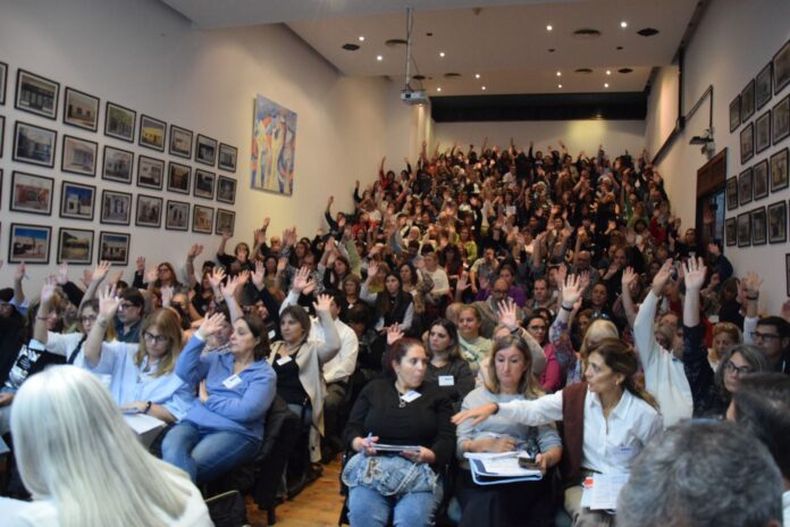 PARTIDOS. La FEB rechazó la oferta que SUTEBA había aceptado.