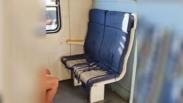 Si me dijeran que tengo que pagar el boleto para viajar en esta mugre, yo tampoco lo pagaría. Deplorable el Tren San Martín. Tomi / @TomiGonzalezOk..