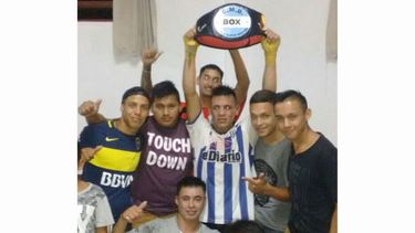 LA BANDA. Haedo con el cinturón de campeón bien en alto..