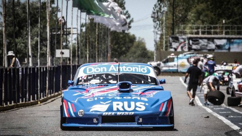 El Chevrolet de Azar. Foto. DIEGO BARISCHPOLSKI. .