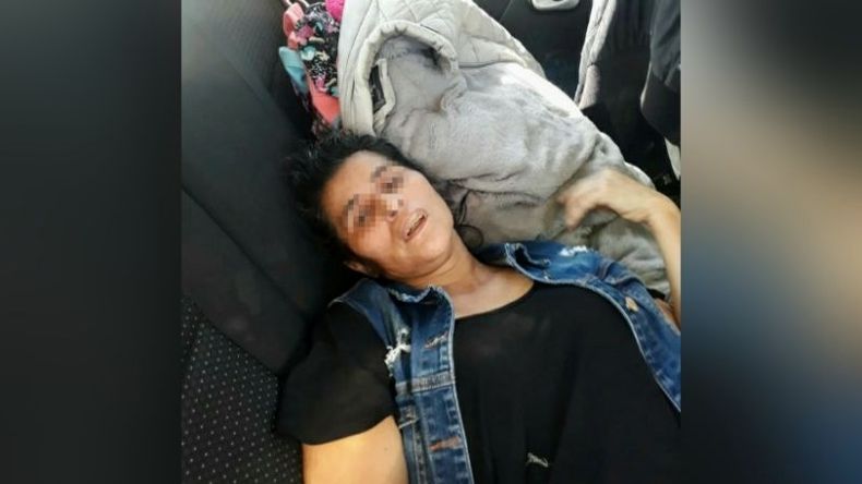 La mujer sufrió un corte en la pierna al intentar escapar..