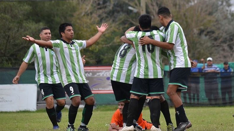 Abrojal sigue de festejo. Logró su 11º triunfo del año y se ilusiona con el ascenso. Foto archivo: Fredy Caballero..