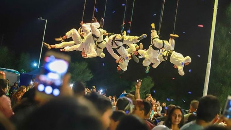 ACROBACIAS AÉREAS. Un recuerdo del gran festejo del bicentenario, en febrero 2020. .