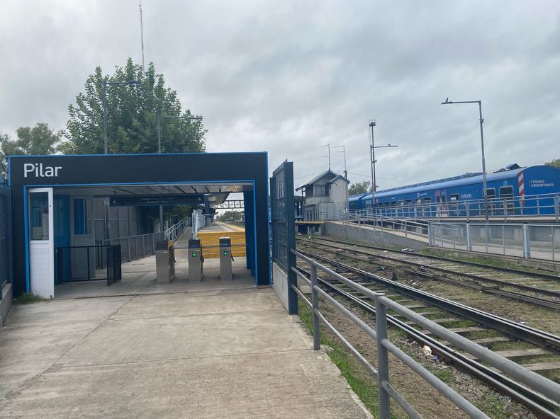 La jornada de paro impacta en la estacin de trenes de Pilar donde solo circula gente que espera por algn colectivonbsp