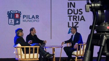 ENTREVISTA. Achával con periodistas de El Diario en el cierre de IndustrializAr. &nbsp;
