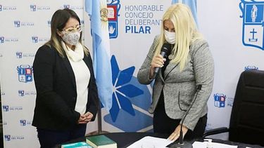 SÍ, PROMETO. Domínguez asumió ayer como concejal. .