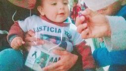 PRESENTE. Tahiel, el hijo de Sol, también estuvo en la marcha. .