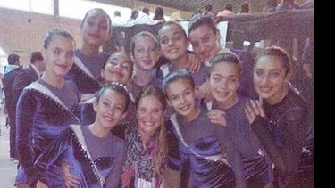 Las alumnas de Burzo posan antes de comenzar el torneo en Villa Elisa..
