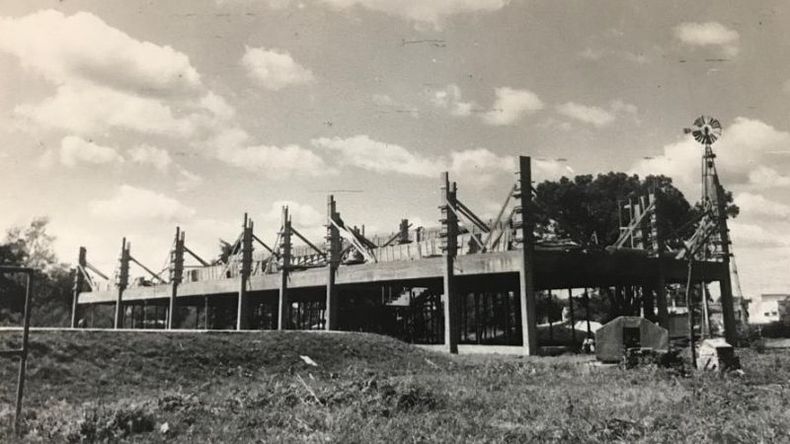El edificio actual comenzó a construirse en 1967..