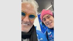 BOXES. Briatore y Colapinto durante el ensayo en Silverstone. BOXES. Briatore y Colapinto durante el ensayo en Silverstone.