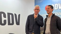 Matías Pompal, presidente de la Sociedad Rural de Federal (Entre Ríos) junto a Patricio Bardelli, representante de Ventas de CDV. Matías Pompal, presidente de la Sociedad Rural de Federal (Entre Ríos) junto a Patricio Bardelli, representante de Ventas de CDV.