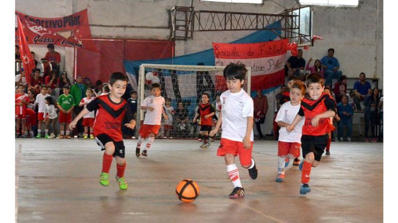COSECHA. Los Diablitos desplegaron su fútbol y sumaron 15 de los 16 puntos..