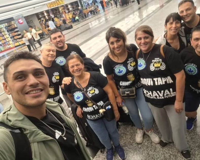 YAMIL DE REGRESO. El boxeador de Del Viso fue recibido en la tarde de este lunes por sus familiares.&nbsp;