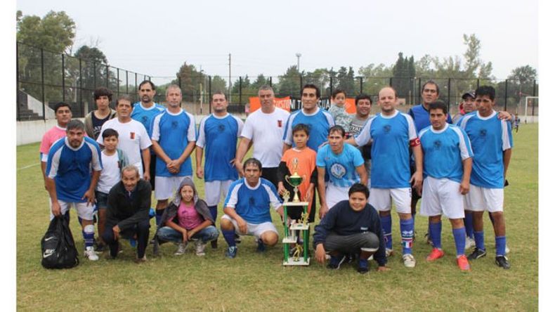 PREMIO. Agustoni se quedó con el 4º lugar del certamen de Súper Senior..