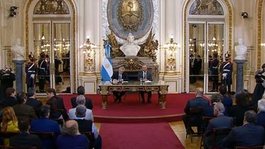 ANUNCIO. Fernández y Guzmán adelantaron medidas para cobrar parte de la “renta extraordinaria”..