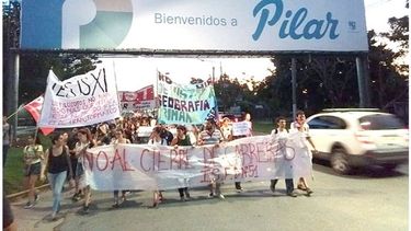 MARCHA. Los estudiantes estuvieron a punto de cortar la Panamericana..