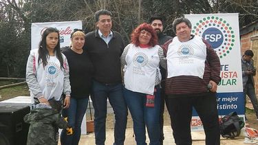 EQUIPO. Los candidatos del Frente, ayer, en Manuel Alberti..
