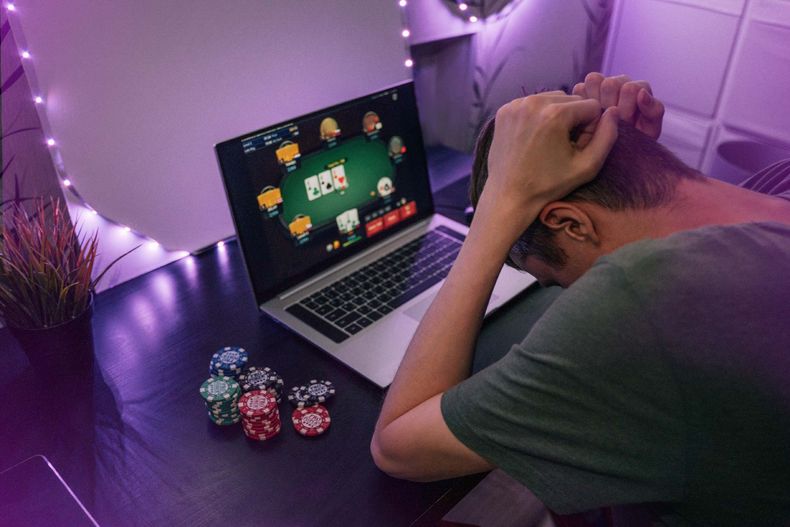 La ludopatía se extiende por los juegos online.