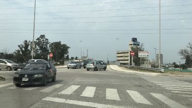 DESOBEDIENTES. Como muestra la foto, no todos respetan el único sentido de Champagnat.