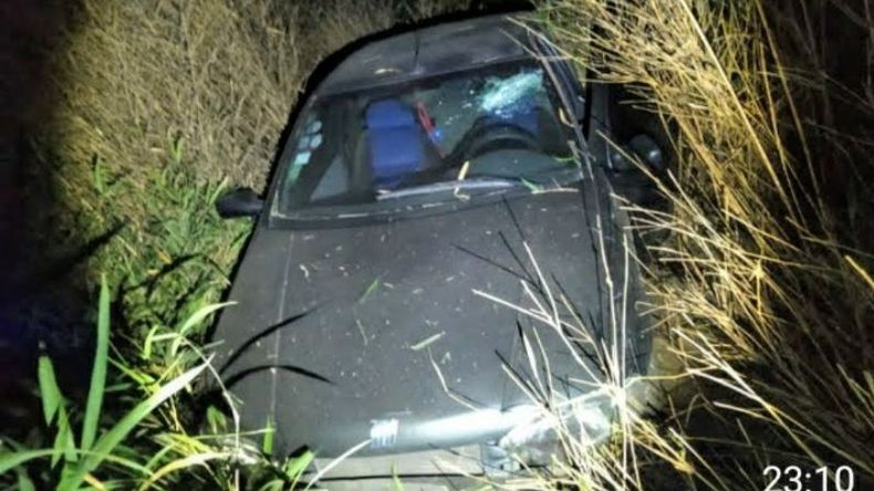 El vehículo chocado impactó contra un zanjón. .