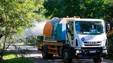TRABAJO. Desde el Municipio se realizaron tareas de fumigación, descacharreo y atención sanitaria.&nbsp;