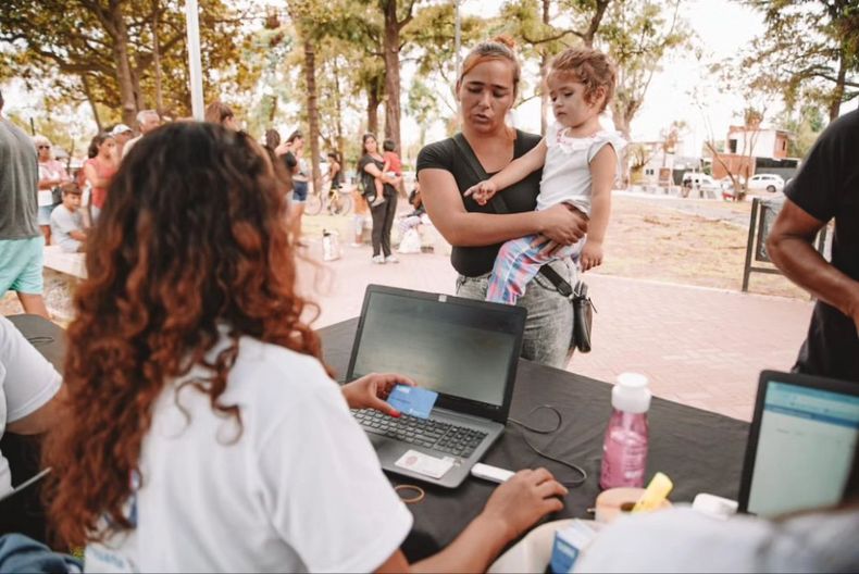 El Municipio puso en marcha operativos para registrar la SUBE en Pilar.