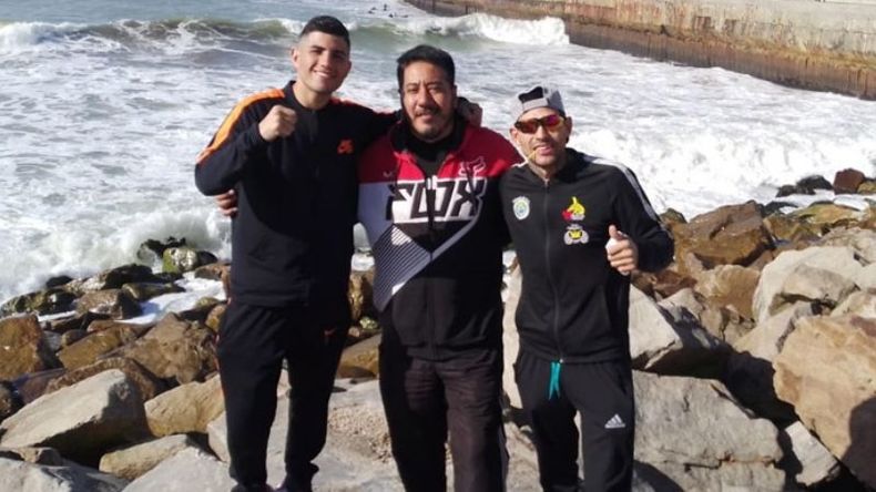 Yoel Peralta con su equipo en Mar del Plata..