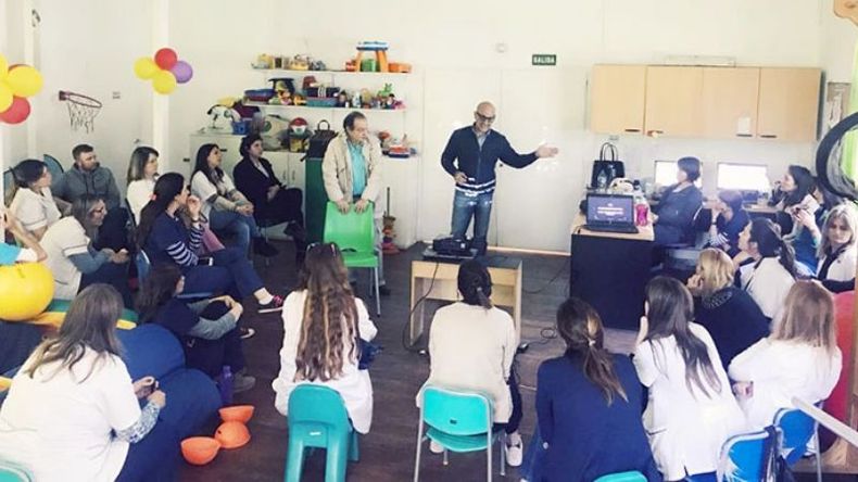 ESTUDIO. El curso consta de 15 encuentros con especialistas..