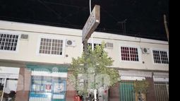 Ilegal. En el primer piso de este edificio funcionaba el prostíbulo allanado..