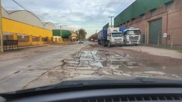 INTRANSITABLE. El estado de la calle Frondizi uno de los reclamos..