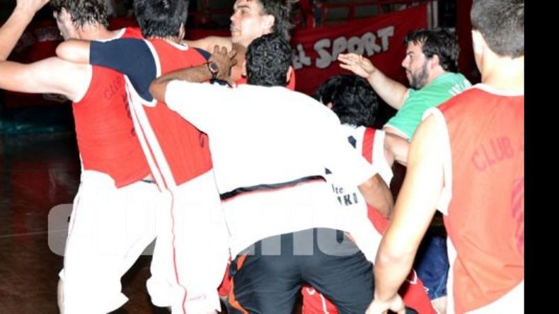 Todo Sportivo contra Ariel Scheffer..