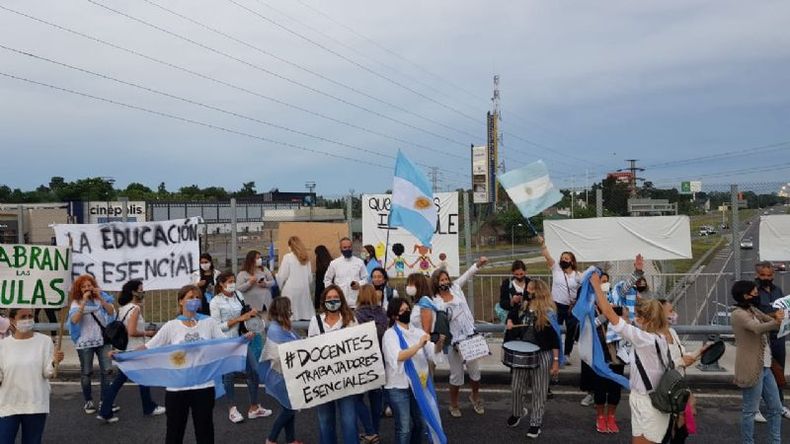 La asociación de Madres y Padres Organizados de Pilar durante el 2020 y principios del 2021 convocó distintas marchas para reclamar por la vuelta a las clases presenciales. .
