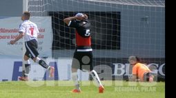 (Heva). Jesús Díaz no lo puede creer. Sosa acaba de clavar el 3-1 en el cierre del primer tiempo y liquidó el partido..
