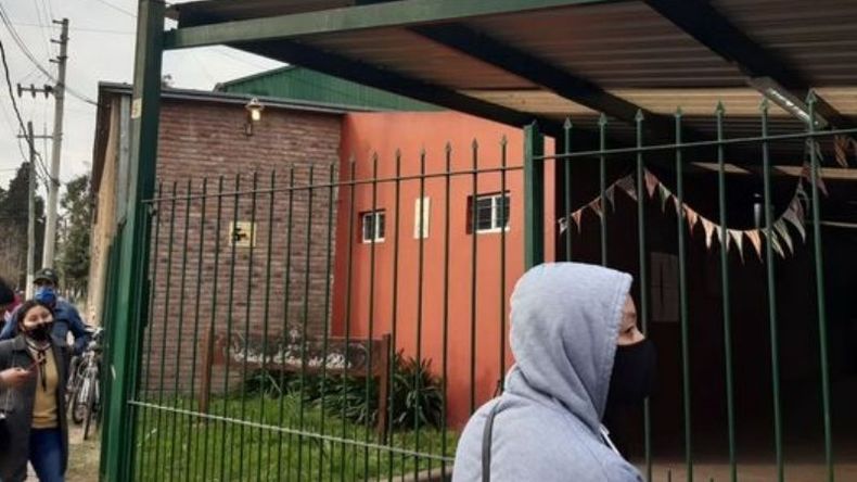 Demoras en el Jardín del Instituto Parroquial, en el barrio Vicente López (foto Criss Villar Acosta)..