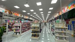 El bazar chino más reciente abrió sus puertas en octubre sobre la calle Pedro Lagrave, en un local de 500 m2. El bazar chino más reciente abrió sus puertas en octubre sobre la calle Pedro Lagrave, en un local de 500 m2.