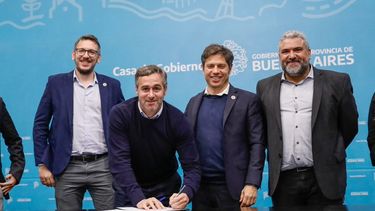 Federico Achával firmó el contrato para la adquisición de nuevo equipamiento.