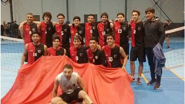 CLAVE. La Sub 21 rojinegra ganó un duelo electrizante por 3-2 (18-16 en el tie-breack)..