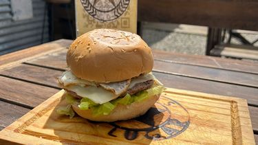 Parador Texas vende hamburguesas a $1.000 por hoy y mañana.&nbsp;