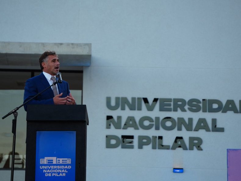 El intendente Federico Achával encabezó el acto. Durante su discurso se quebró de la emoción. Es un logro de toda la comunidad.&nbsp;
