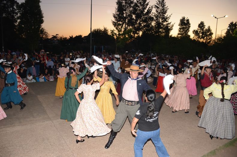 Presidente Derqui celebró a lo grande el Día de la Tradición.