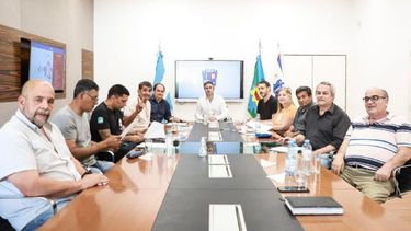 REUNIÓN. Achával hizo el anuncio tras una reunión con los representantes de todos los sindicatos municipales..