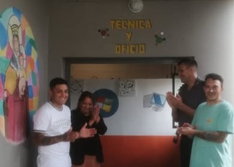La cooperativa Tecnoraee donó una decena de computadoras a la Unidad Penal N°60, en Merlo.