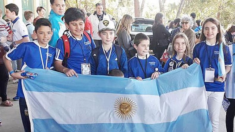 TOP TEN. Belén Francisco (der.) junto a la delegación argentina..