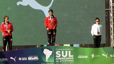 PODIO. Ocampo, en el tercer lugar, junto a las peruanas Valdivia y Rojas.