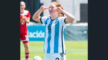 Annika Paz también grita goles con la celeste y blanca.