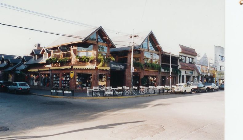 YRIGOYEN Y SAN MARTÍN. Así lucía Tarela’s en los 90.