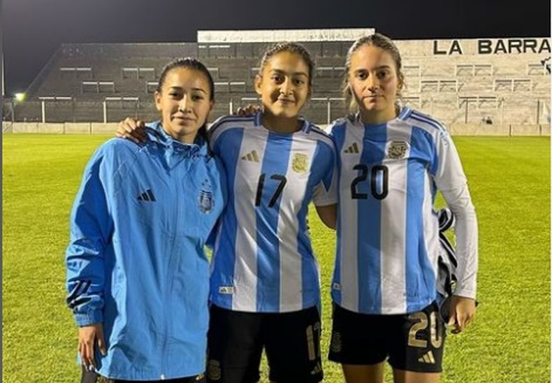 Belén Ludueña, Sofía Domínguez y Francisca Altgelt en el amistoso frente a Uruguay por la fecha FIFA.