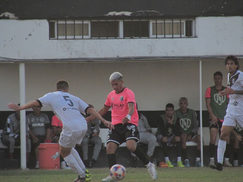 AMAGUE. Rodrigo Hernández intenta superar la marca de Facundo Garzino.
